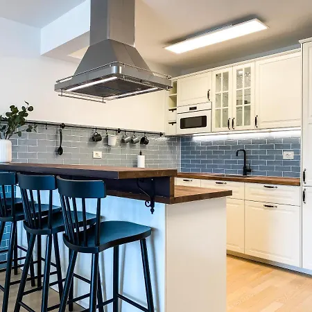 Lakeview Apartment