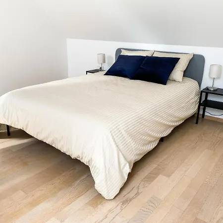 Lakeview Apartment