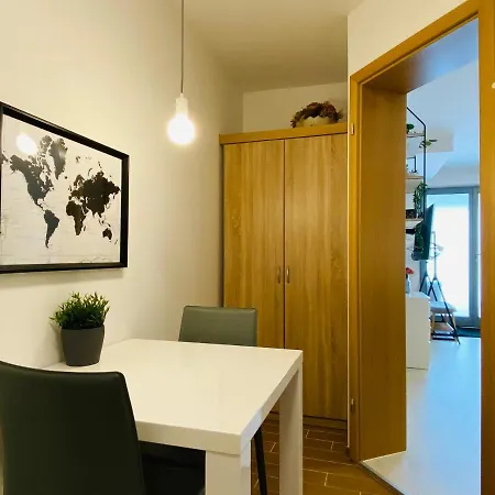 Lakeview Apartament *