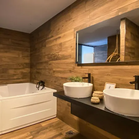 Lakeview Apartament *